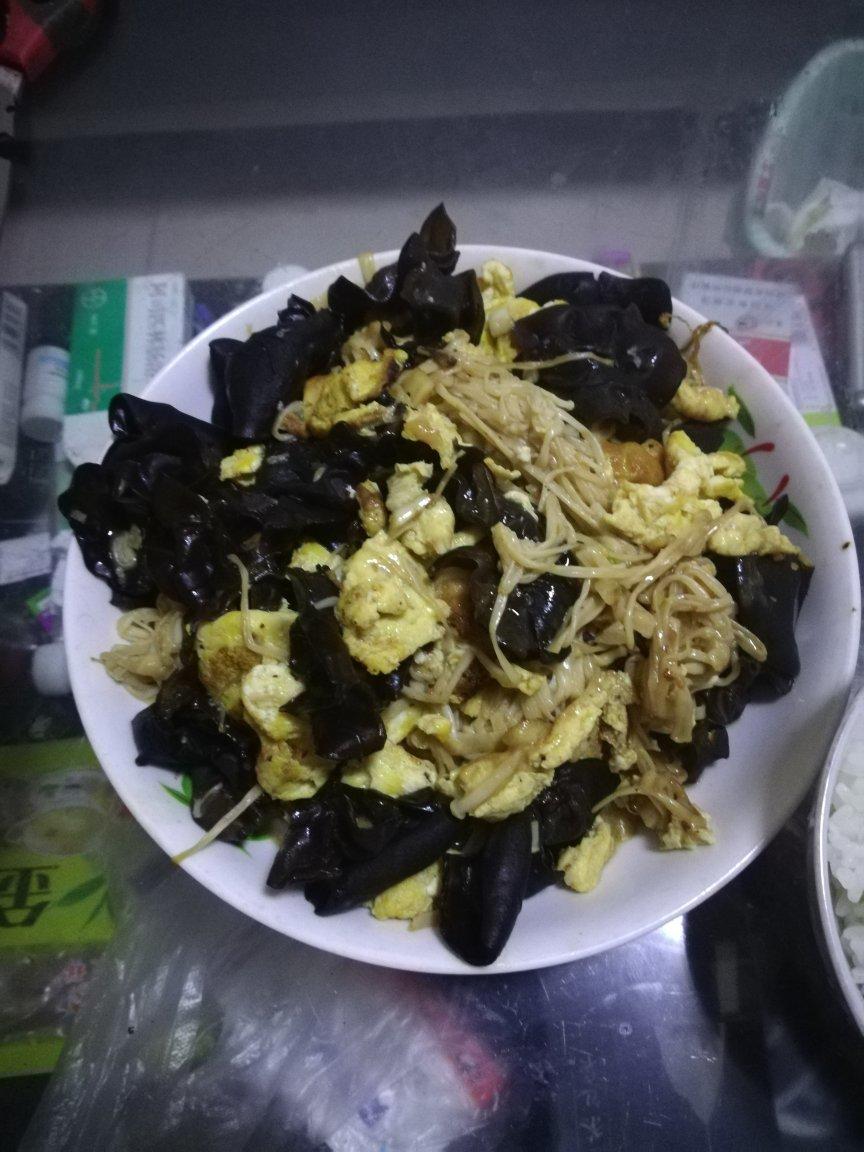 金针菇木耳炒蛋