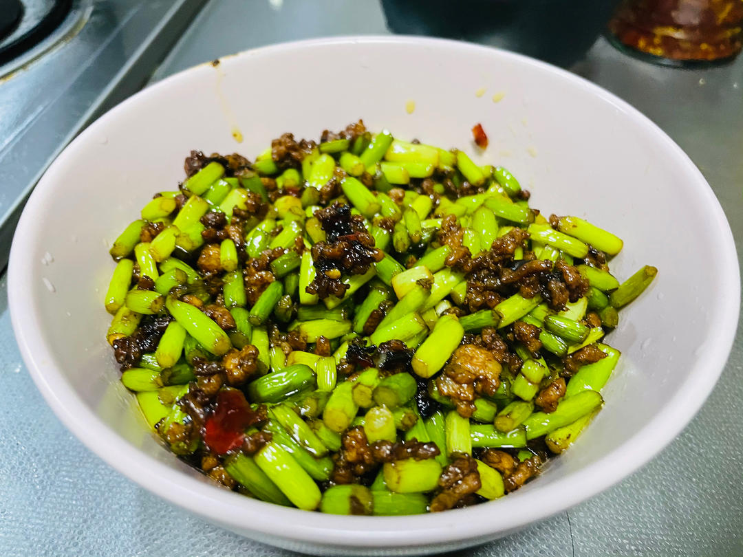 蒜苔炒肉末，三碗米饭都不够吃