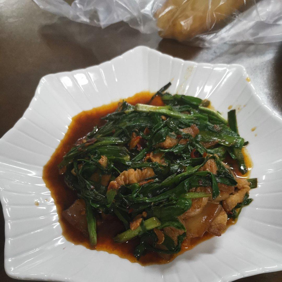 蒜叶炒肉！快手下饭菜！