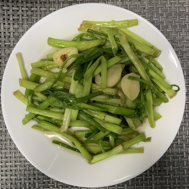 清炒水芹菜的做法步骤图 清炒水芹菜怎么做好吃 鱼丸小汤汤 下厨房 清炒水芹菜的做法步骤图 清炒水芹菜怎么做好吃 鱼丸小汤汤 下厨房
