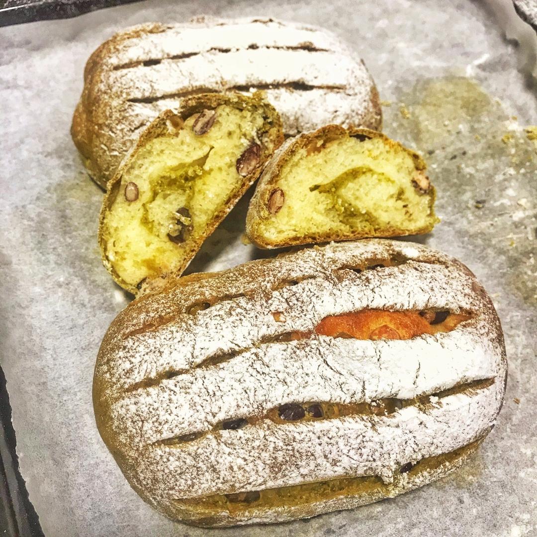 抹茶双色哈斯面包，红豆欧包