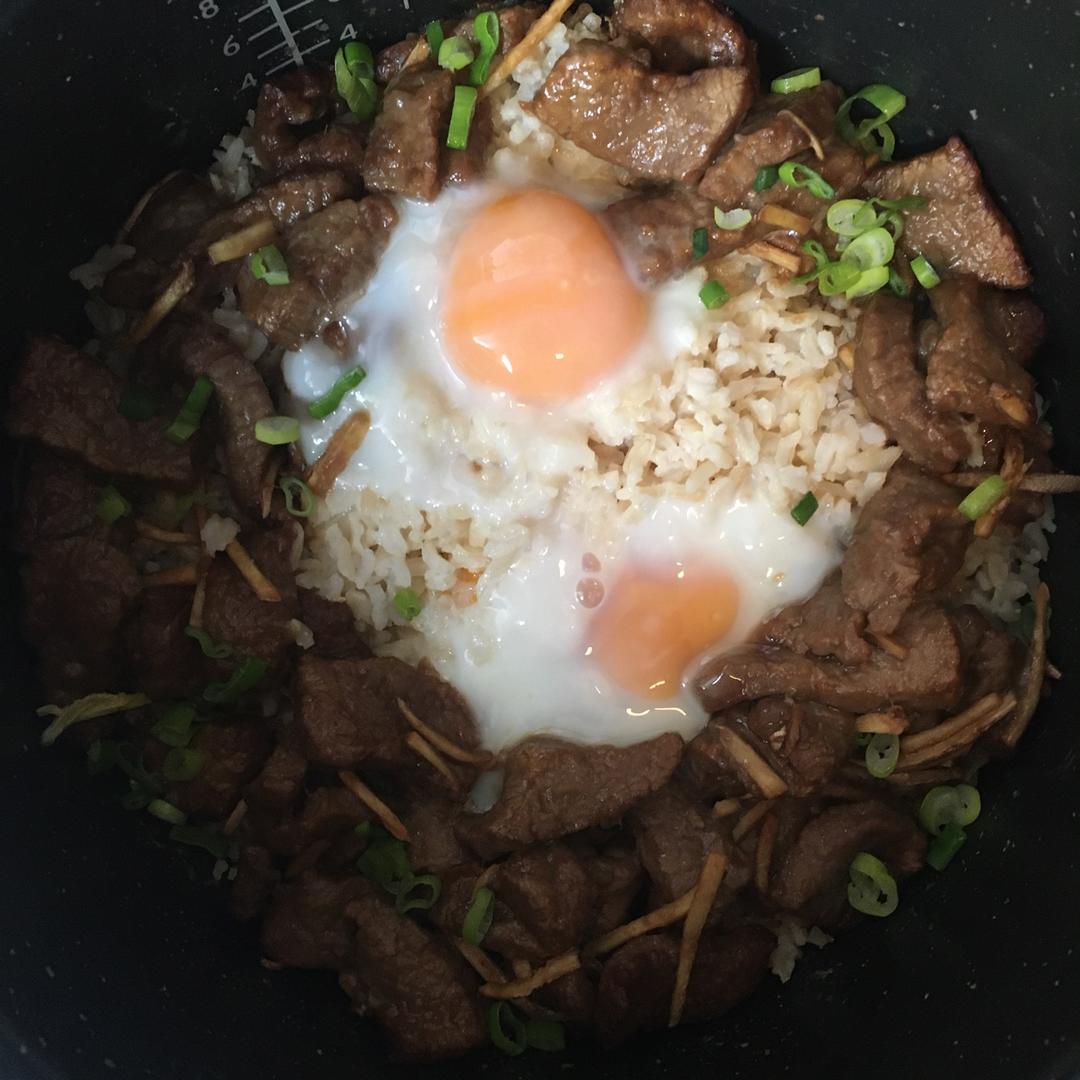 【电饭煲窝蛋牛肉饭】