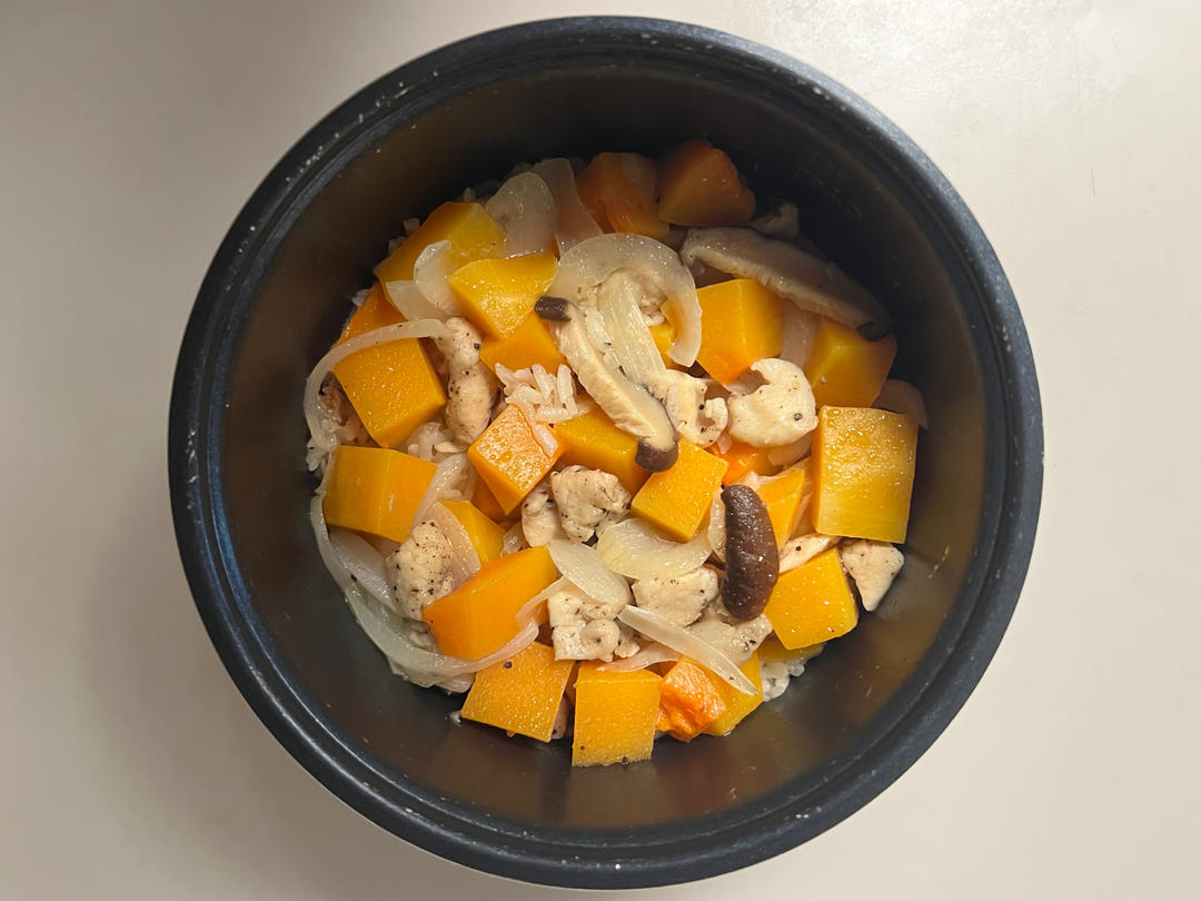 【南瓜鸡肉焖饭】