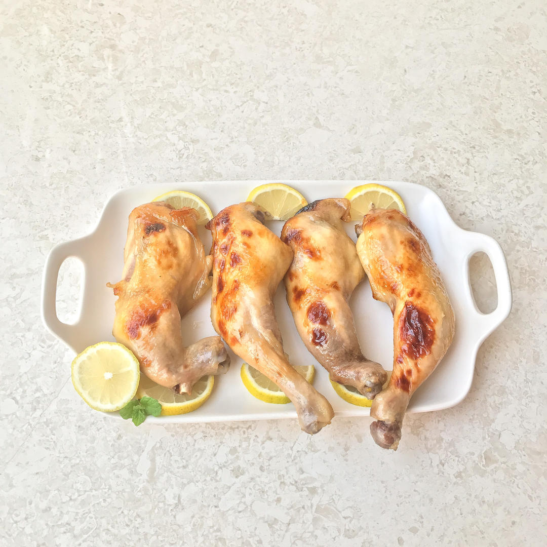 做蛋糕的小面包做的柠檬烤鸡腿