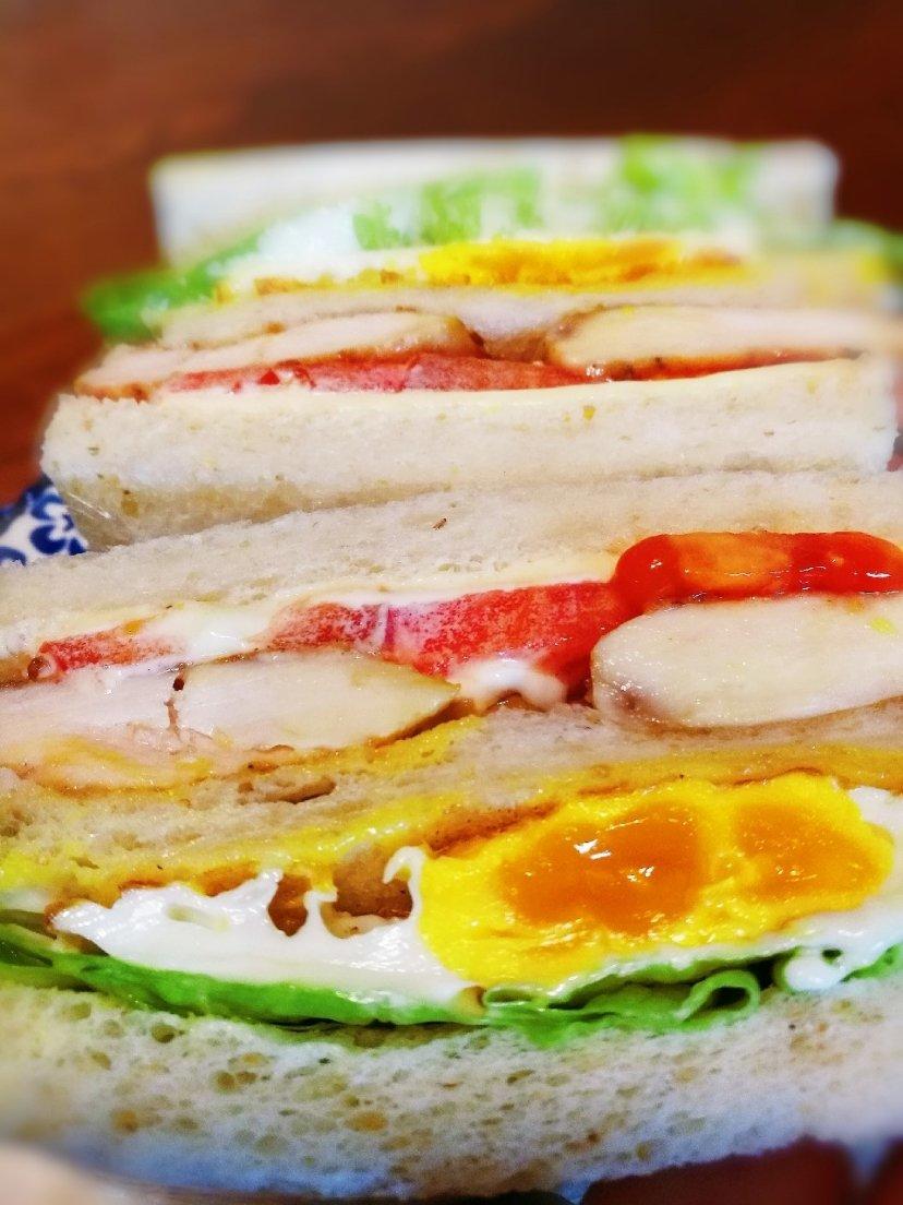 黄妈小食灶做的鸡胸肉三明治