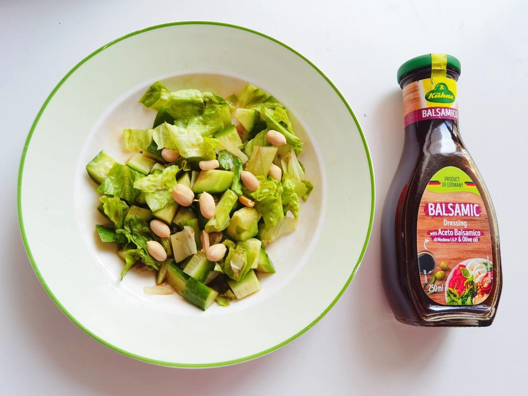 石榴鸡胸黄瓜沙拉