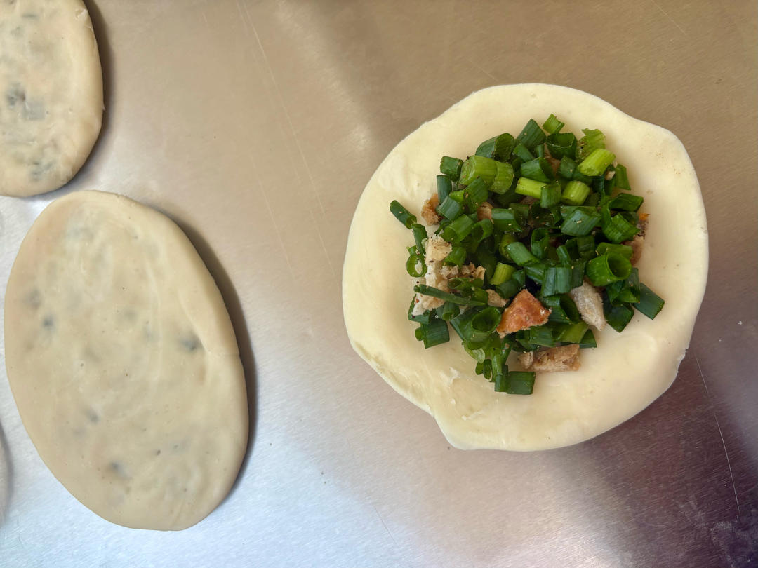 香葱油渣烧饼