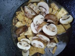家常蘑菇豆腐的做法 步骤8