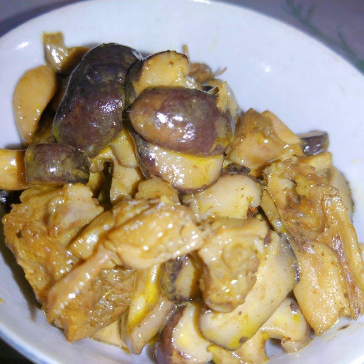 香菇炖鸡肉