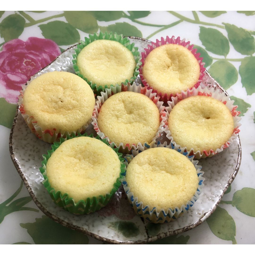 戚风杯子蛋糕^_^不开裂不回缩喔～