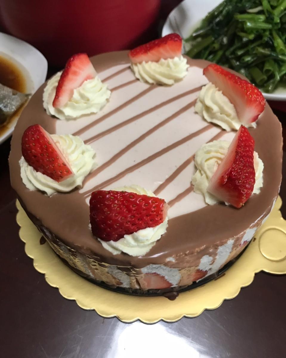 巧克力草莓慕斯蛋糕