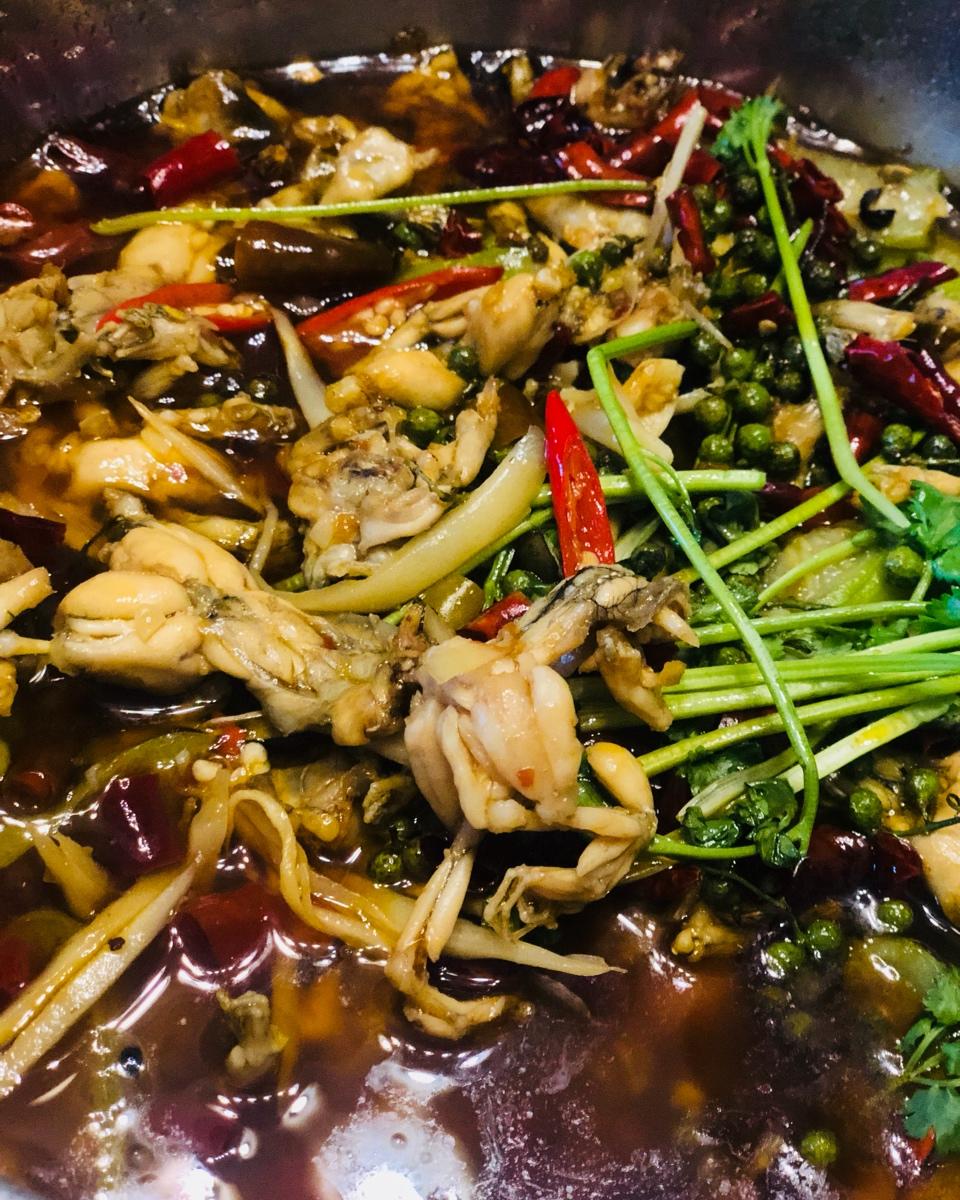 蒜子青花椒烧青蛙