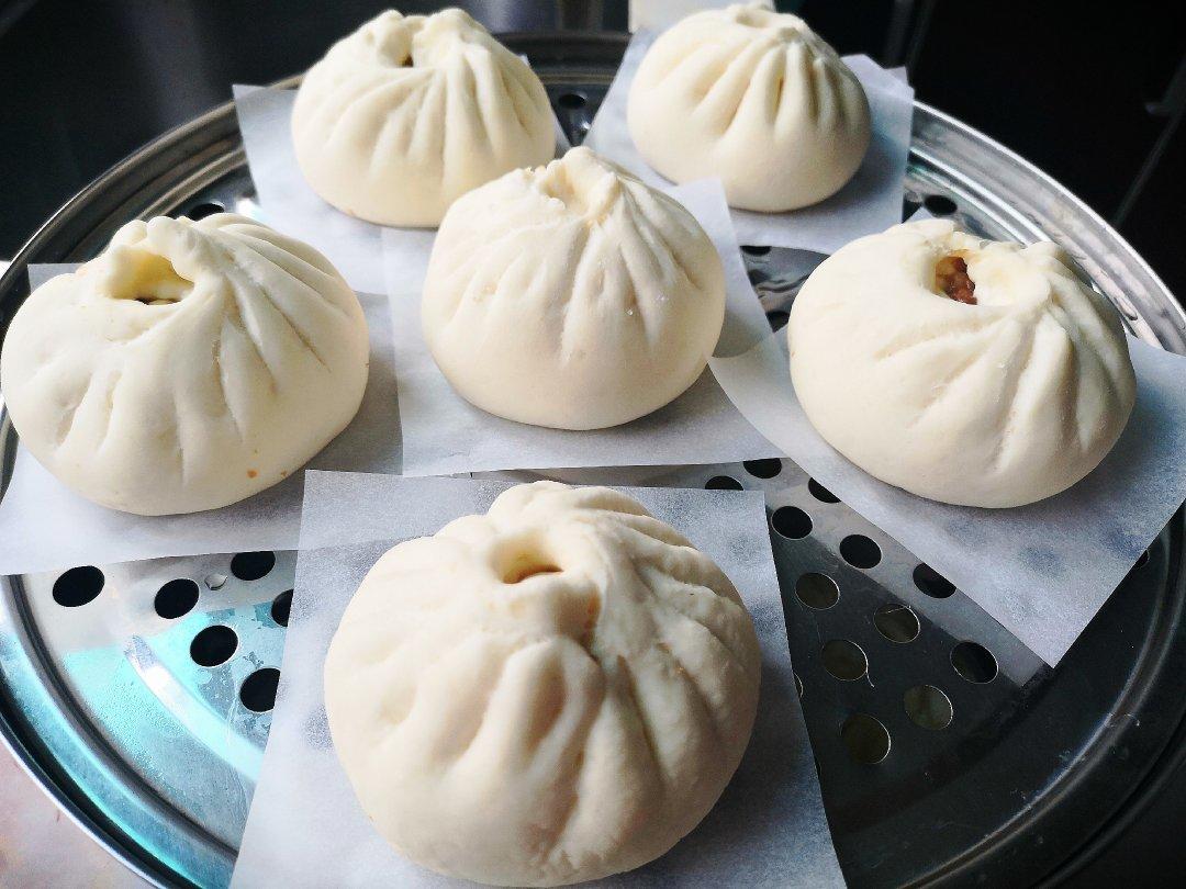 松软多汁的肉包子