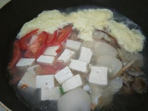 鲜美菌菇三鲜汤的做法 步骤4