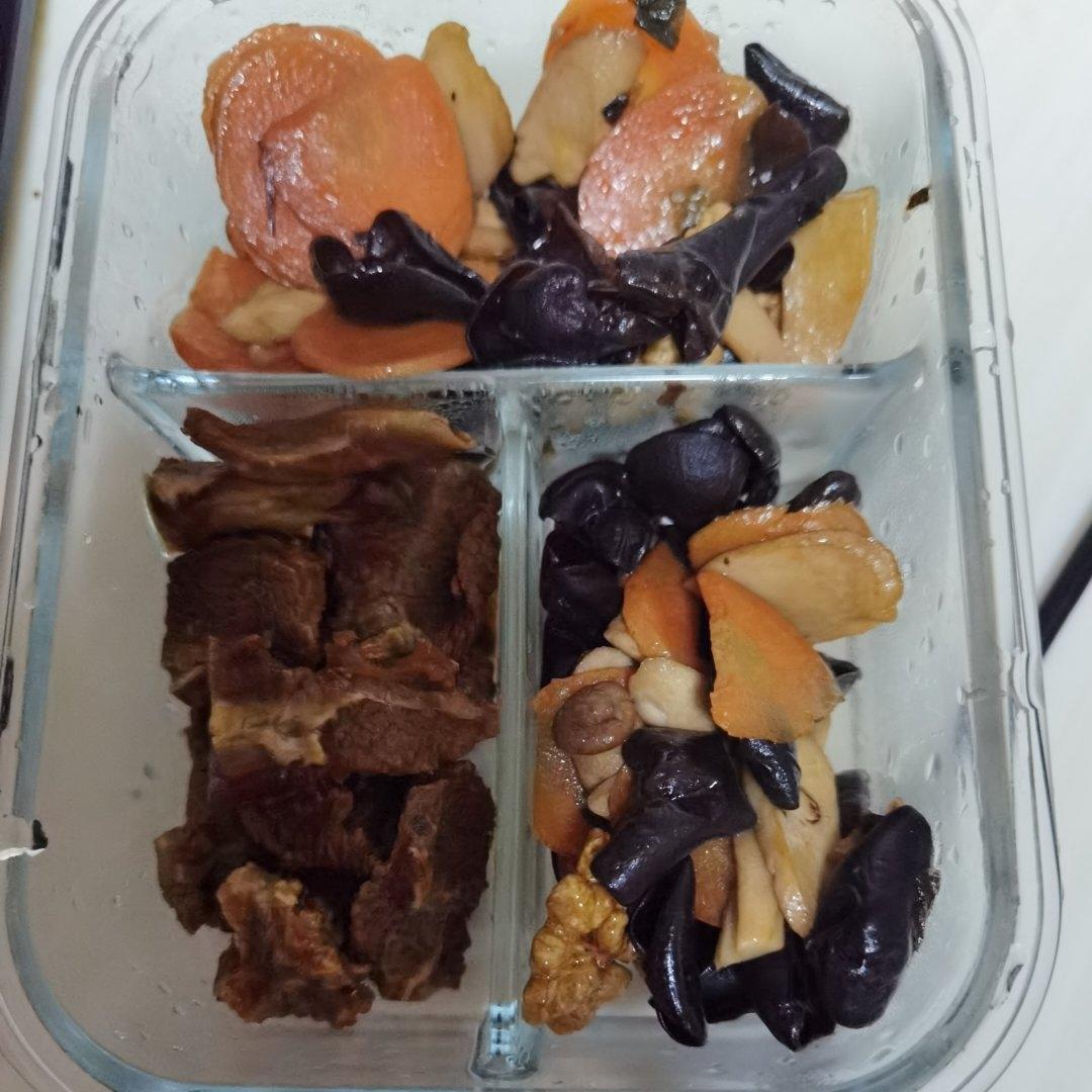 胡萝卜炒杏鲍菇