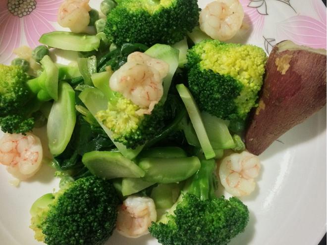 自用减肥食谱：菠菜青豆西兰花蒜炒虾仁的做法