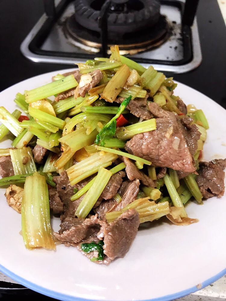 香芹炒牛肉