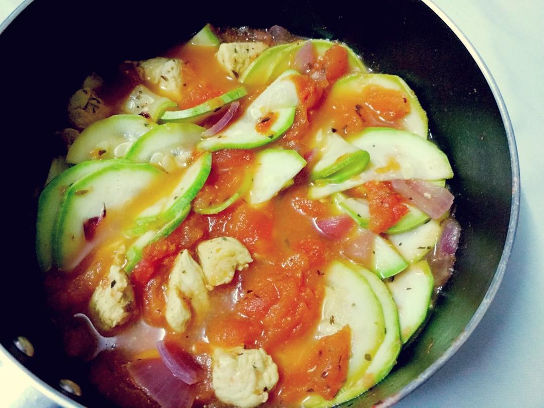 番茄炖鸡胸丨健康·三餐