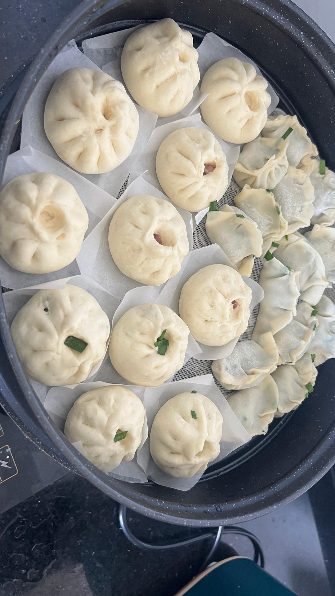 松软多汁的肉包子