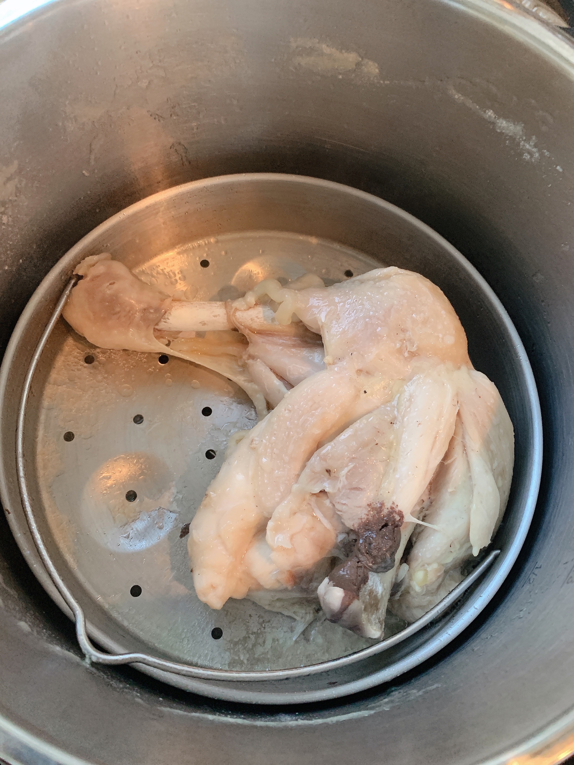 味道鲜美的蒸鸡腿，一根鸡腿搞定俩娃一顿饭的做法 步骤6