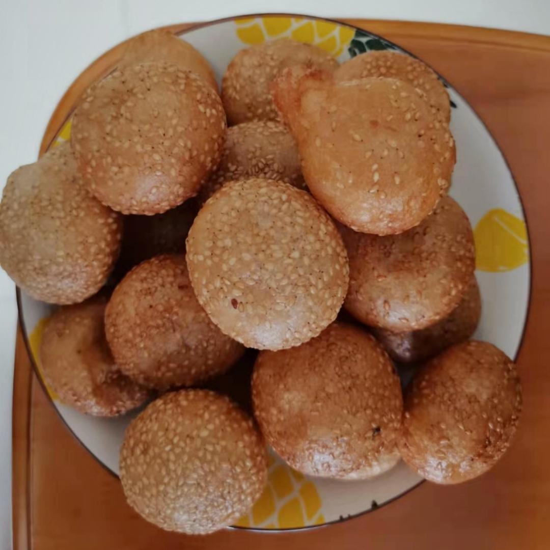 煎堆、麻团的制作方法，关键是油炸的过程，酥脆、酥软你说了算