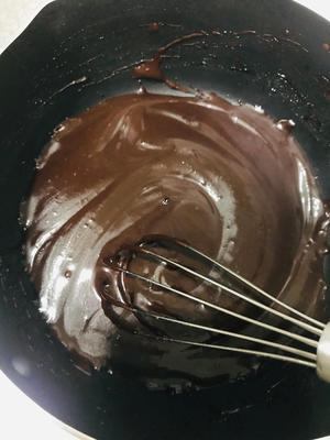 不开裂不回缩的巧克力纸杯蛋糕的做法 步骤3