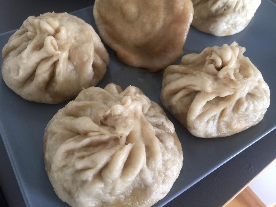 鲜美多汁的洋葱牛肉包子