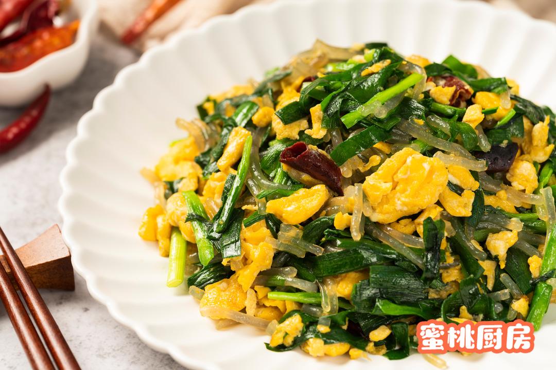 【韭菜鸡蛋炒粉条】初春的韭菜来啦