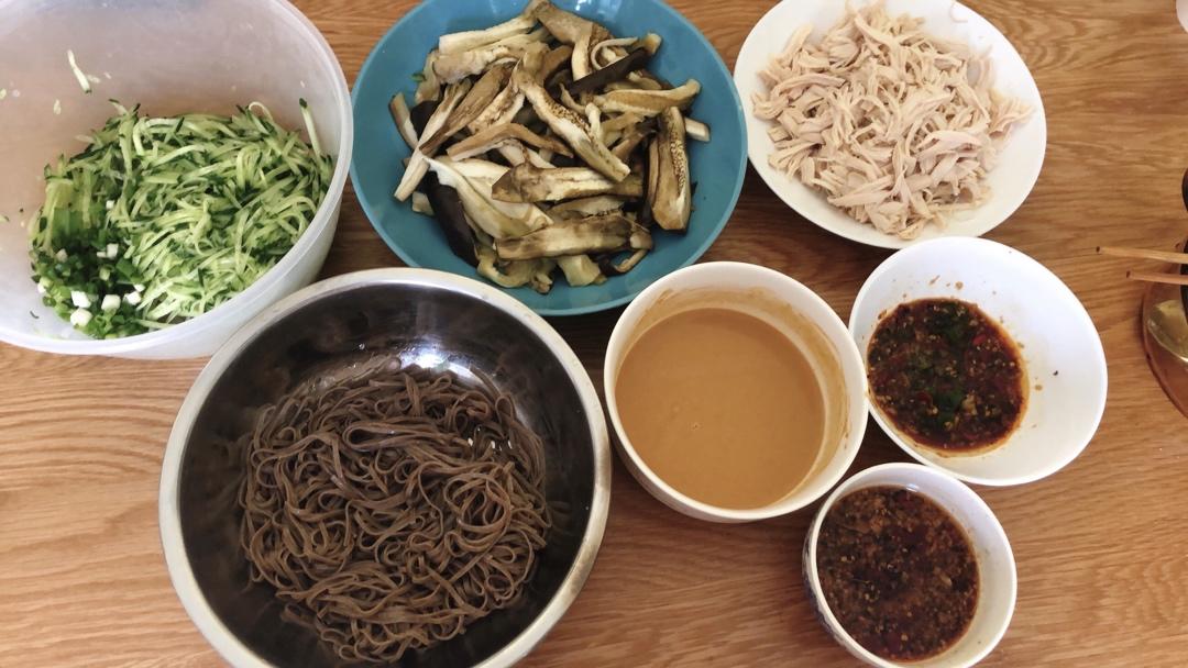 聊个天做道菜001张茜的蒸茄子配川味蘸料