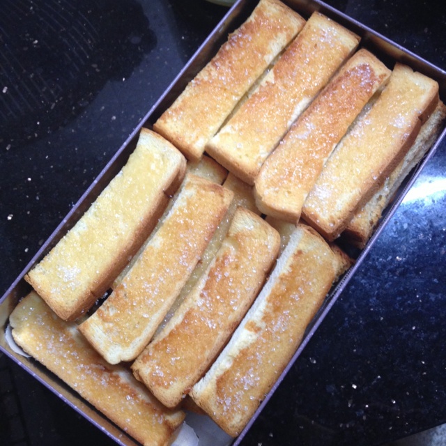 改良版。甜蜜蜜砂糖酥脆吐司条
