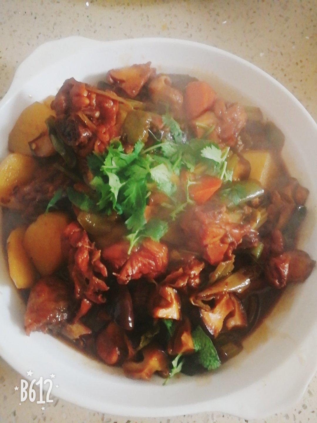 香菇土豆炖鸡块