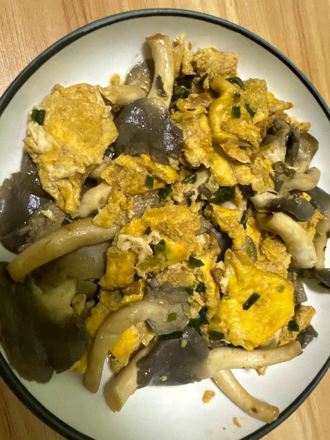 蘑菇炒鸡蛋	平菇这样炒，鲜美无比巨好吃