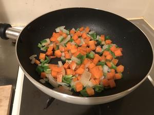 简单快速一人食茄子胡萝卜炒饭的做法 步骤5