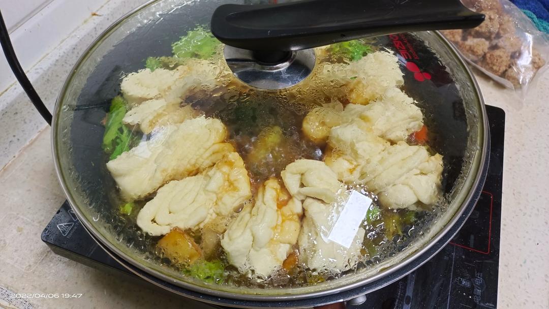 一锅出-豆角土豆玉米五花肉卷子