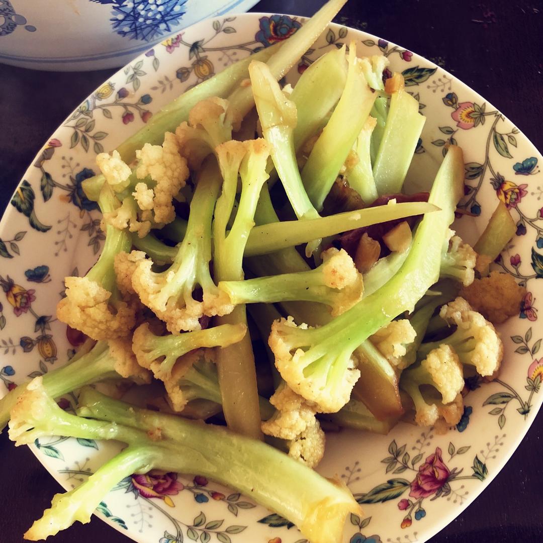 腊肉炒有机花菜