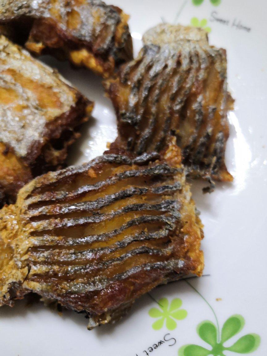 香煎带鱼（不裹粉不易烂的技巧）