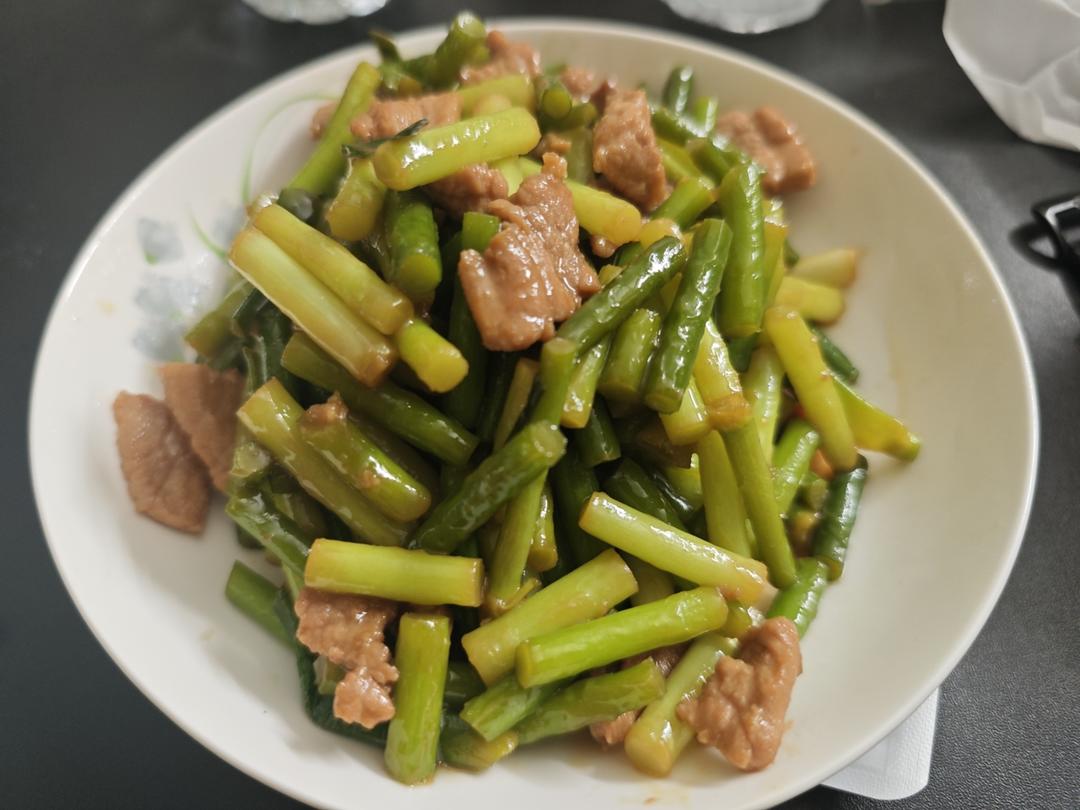 简单易做的下饭菜－蒜苔炒肉