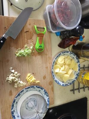 干煸土豆虾仁西兰花（简单版）的做法 步骤2