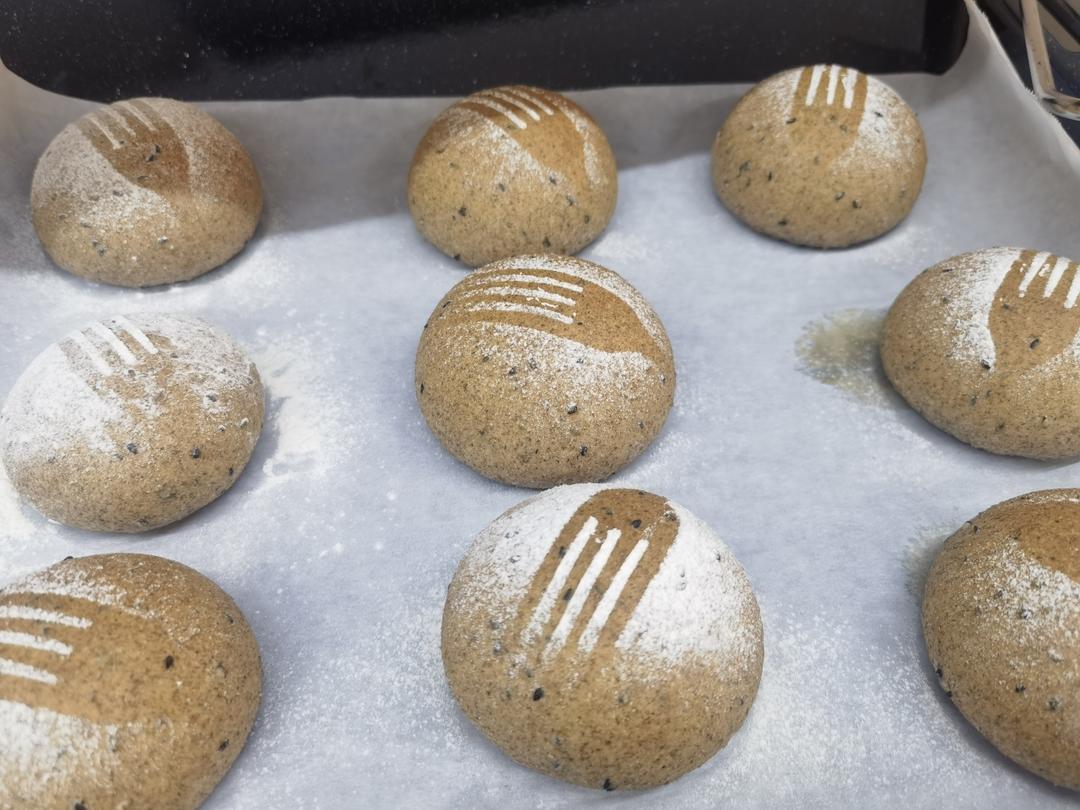 100%全麦黑芝麻餐包（一次发酵）