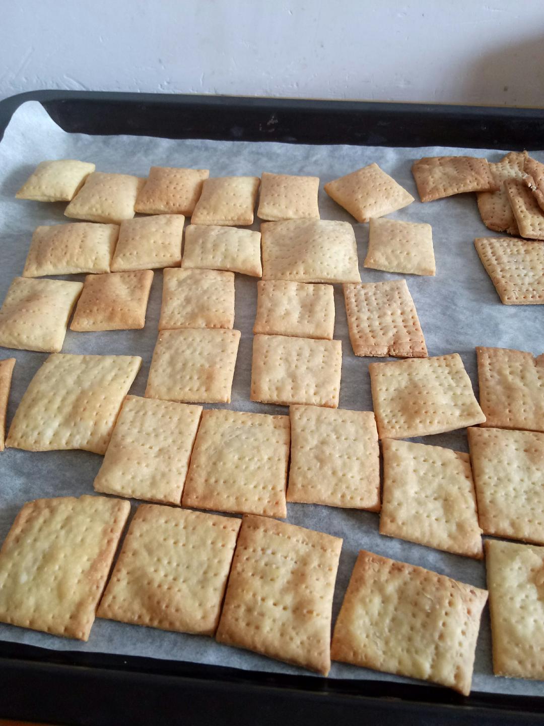 高钙奶盐苏打饼干