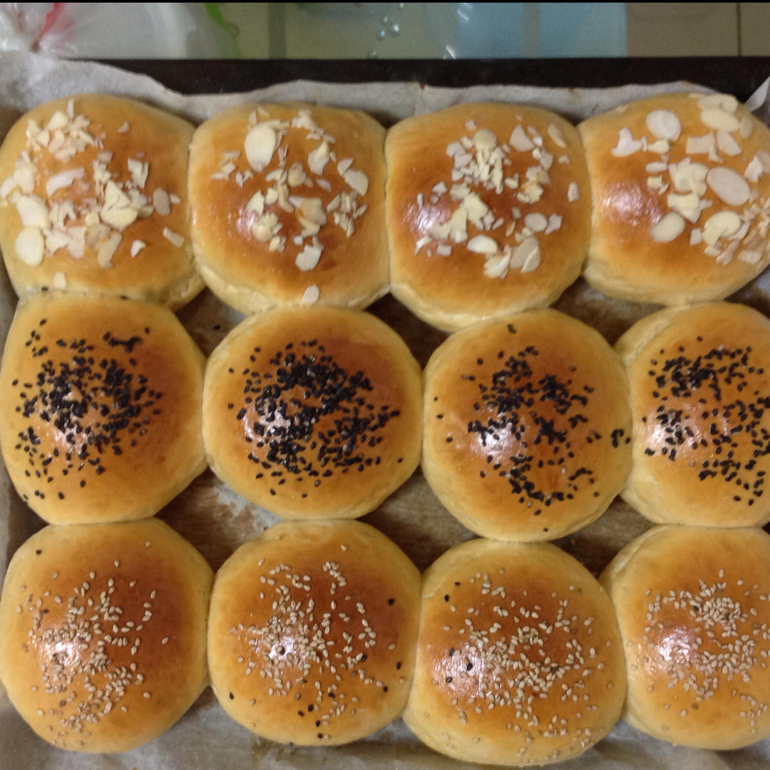 大人小孩都爱不释口的【蜂蜜牛奶小餐包】