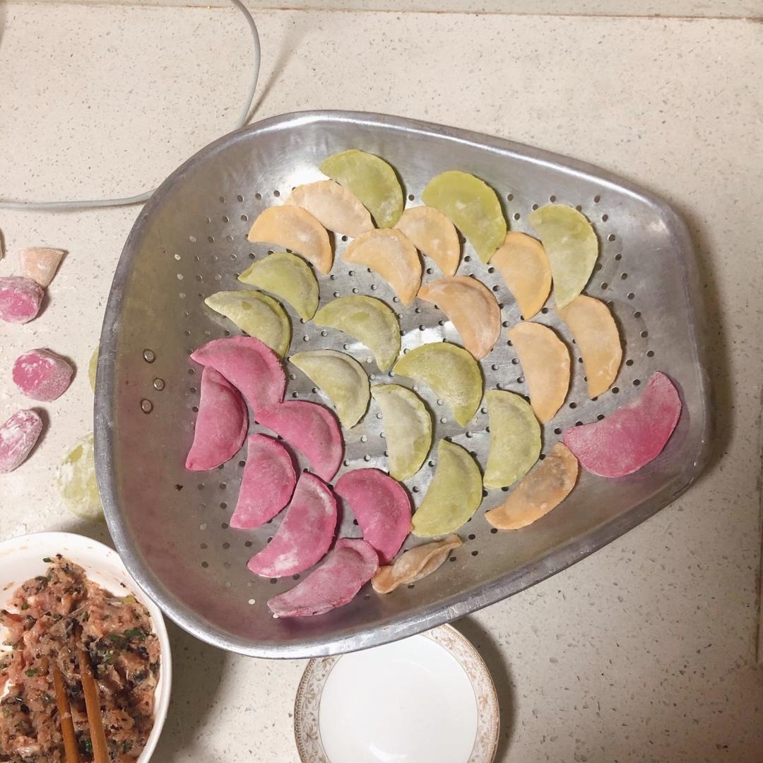 彩色饺子（蔬菜汁）