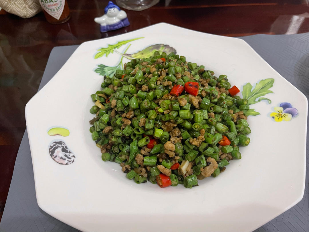厨师长教你：“豆角炒肉末”的家常做法，非常下饭赶紧收藏