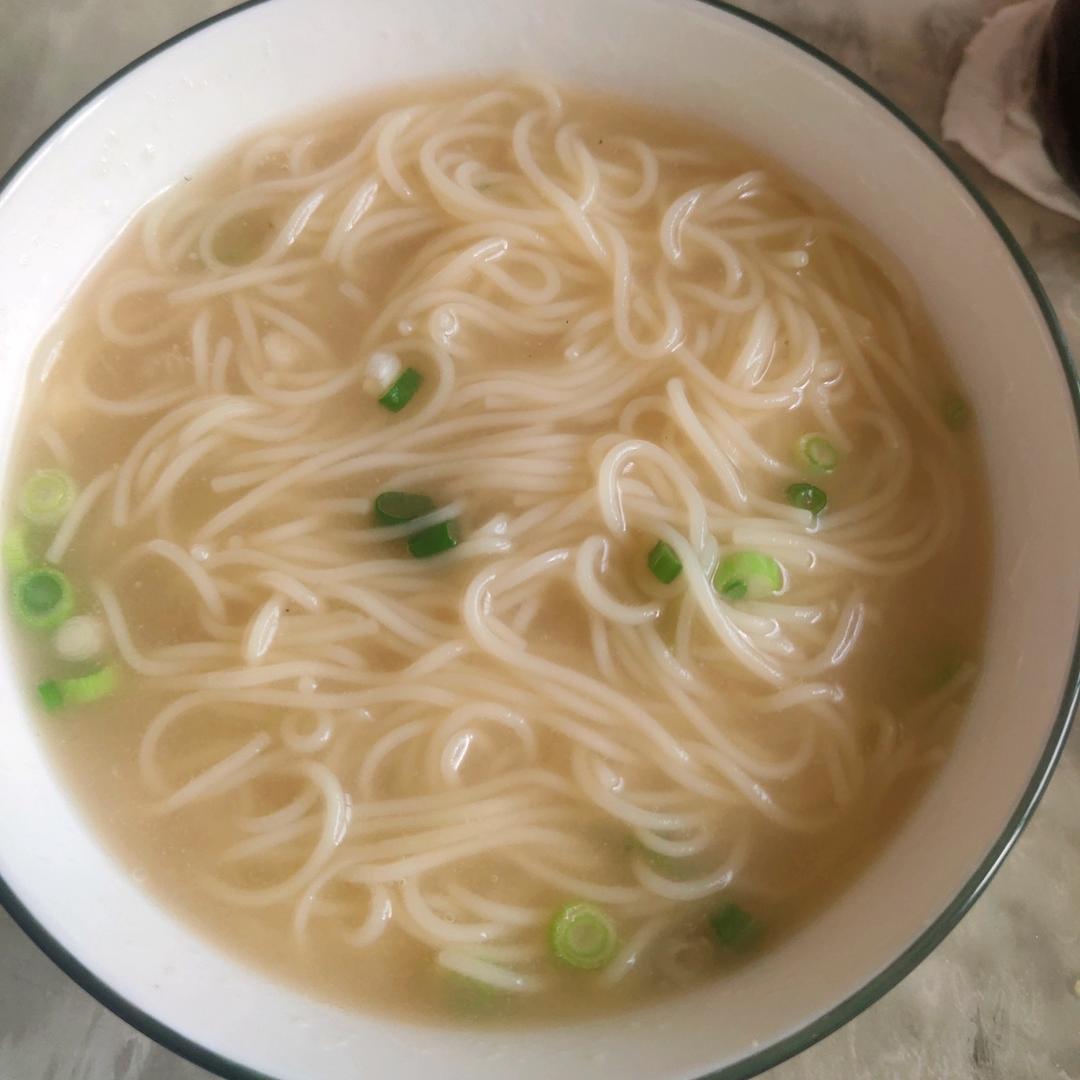 奶奶家的葱花鸡蛋面🍜可早餐可宵夜，香喷喷的童年回忆，最朴实的味道