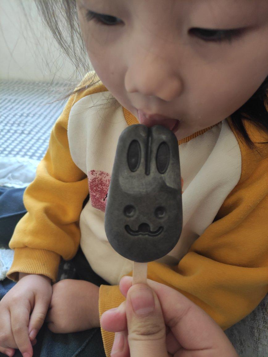 麻酱“棒冰”（乳酪黑芝麻雪糕）