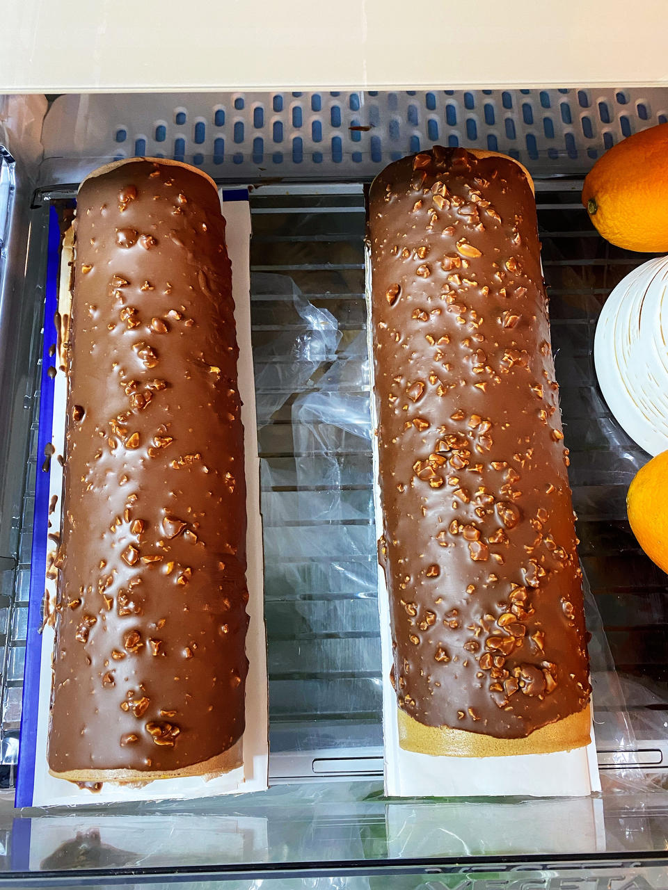 「黑巧脆皮咖啡奶油梦龙卷」