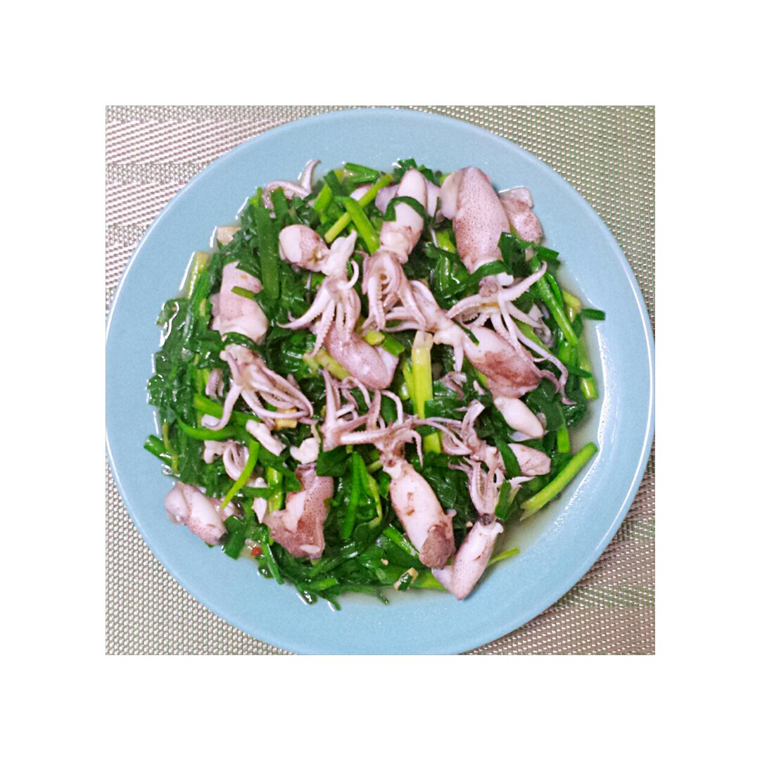 根儿妈做的韭菜炒小墨斗鱼