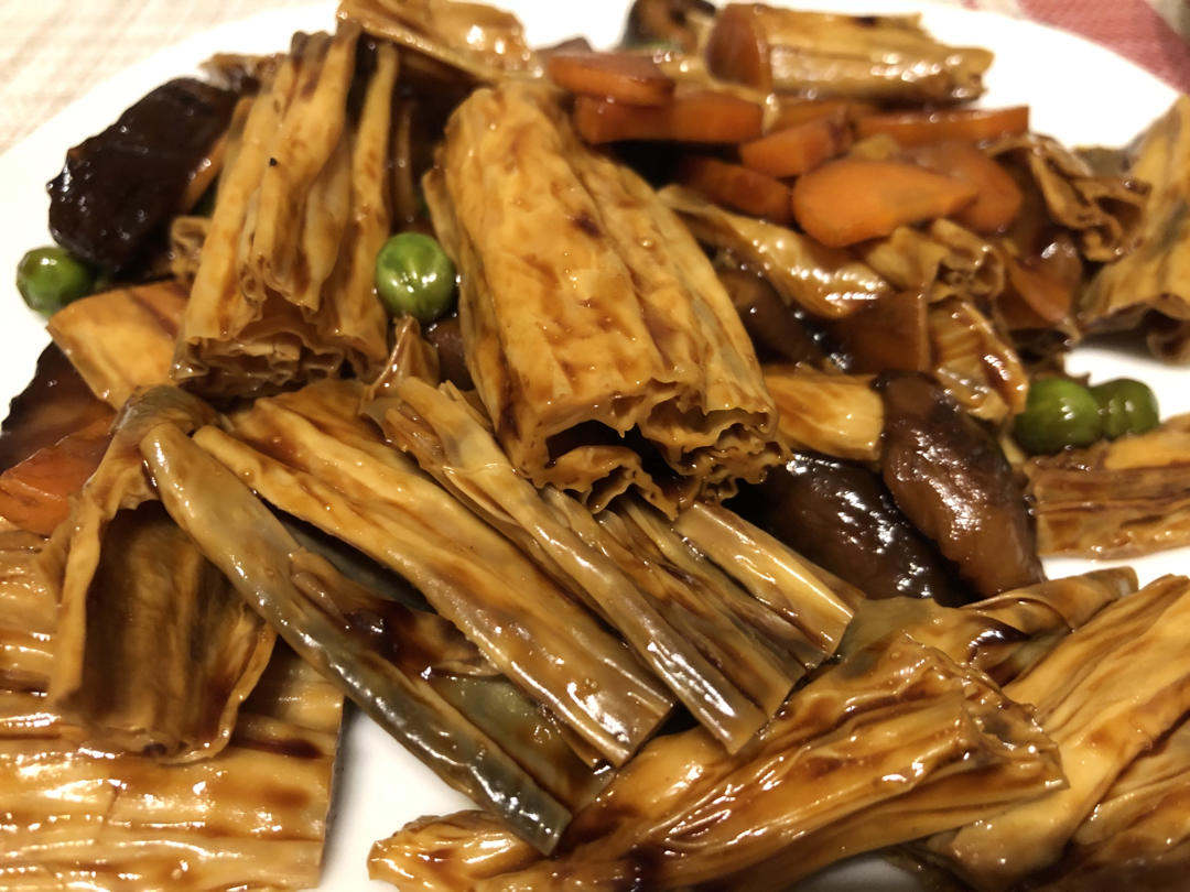 简单又好吃，米饭杀手！香菇胡萝卜炒腐竹