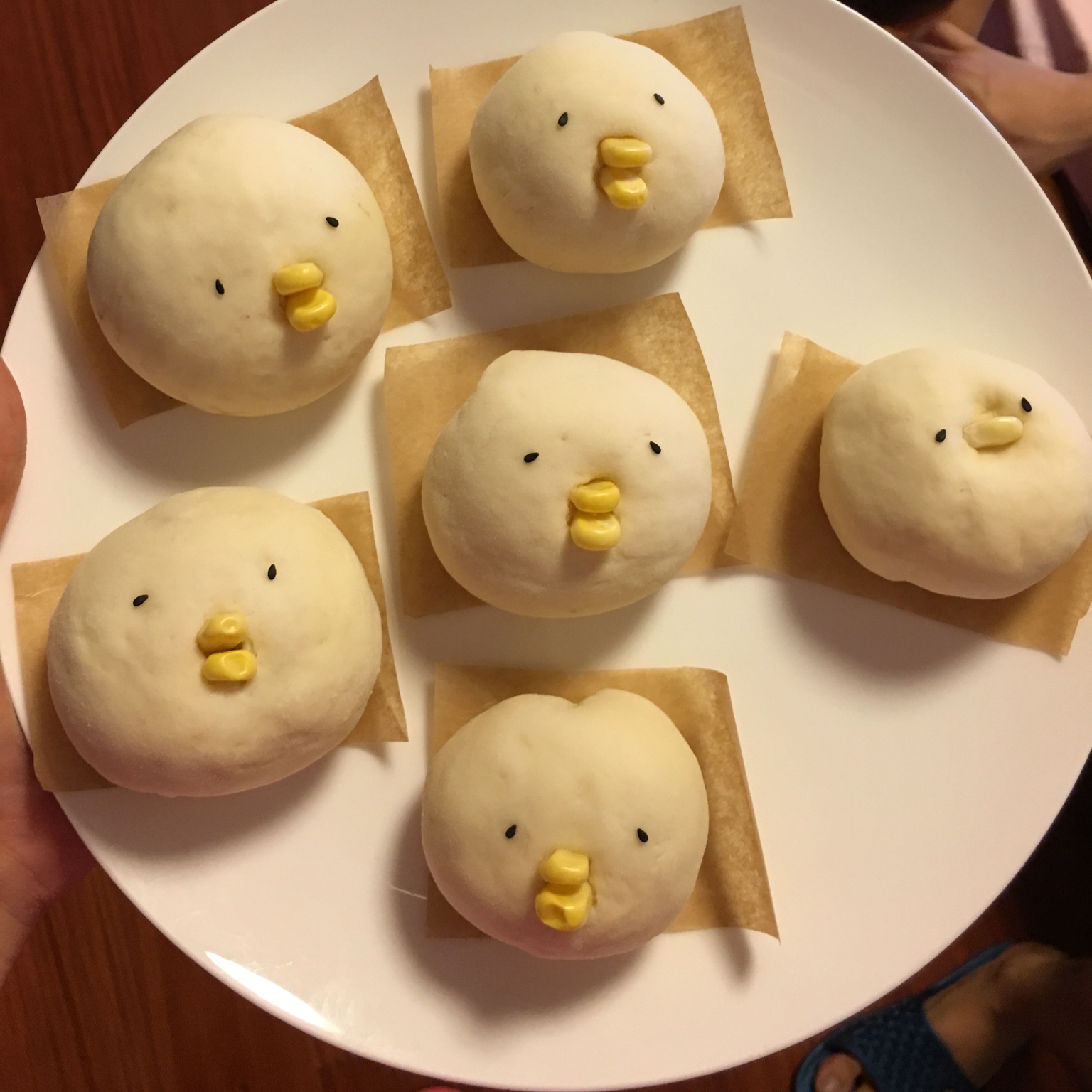 馒头。小黄鸡面包。超可爱羞涩。