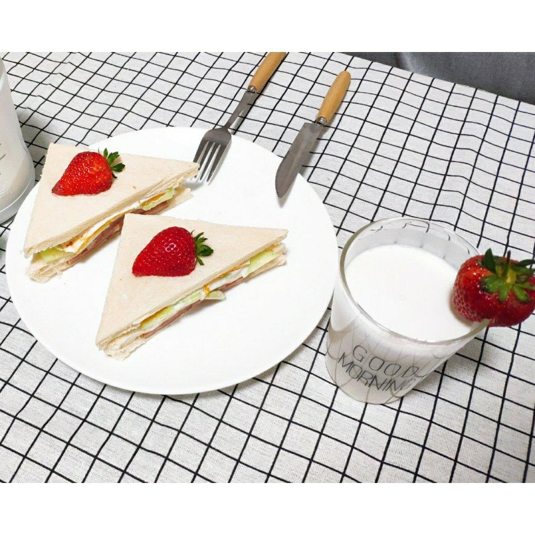 火腿芝士蛋三文治